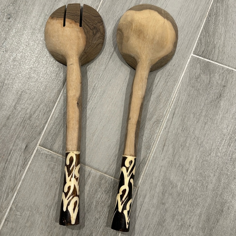 OLIVE WOOD SERVING SET, AFRICAN STYLE HANDLES